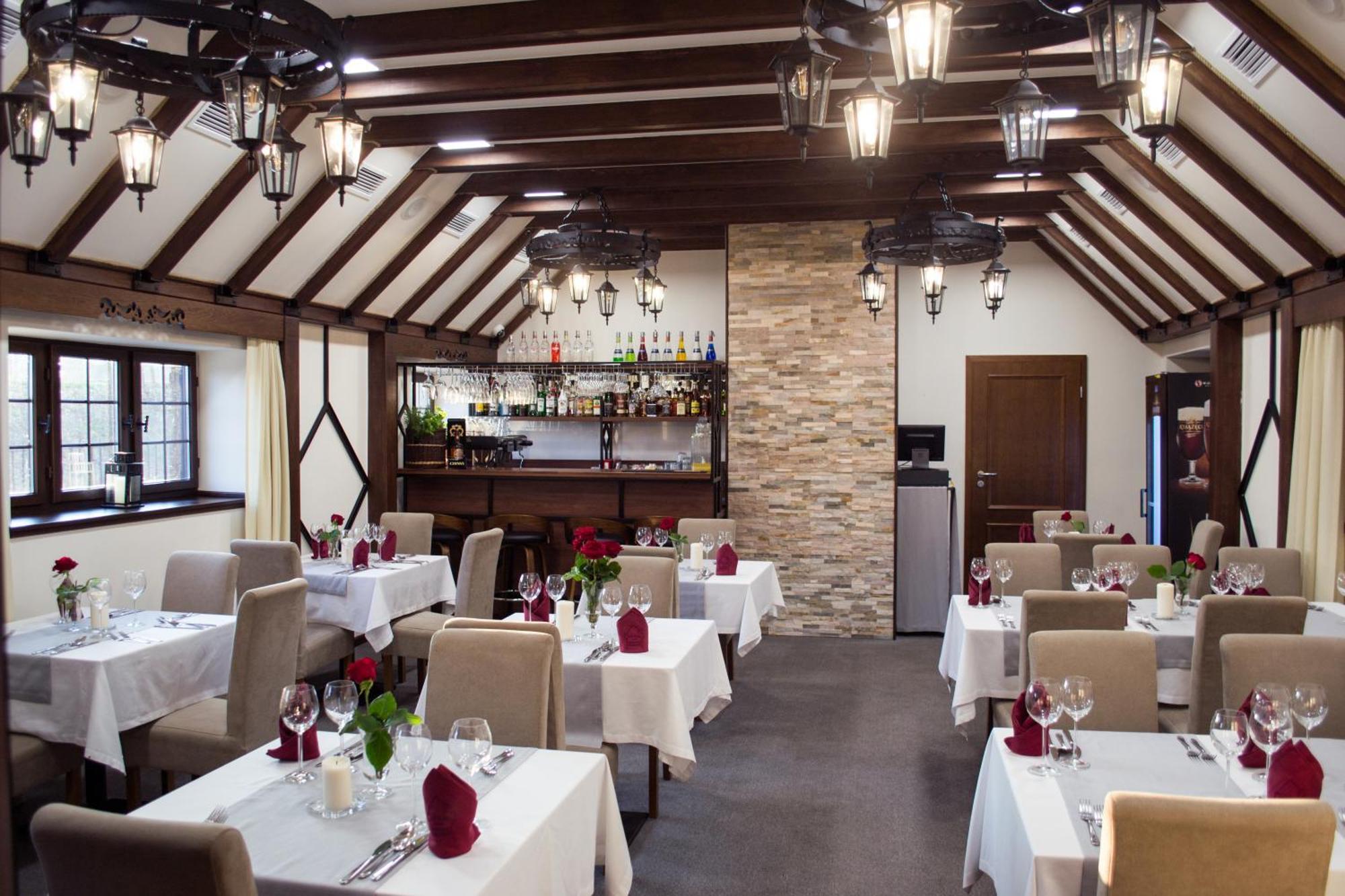 Hotel & Spa **** Kasztel Uniejów Extérieur photo