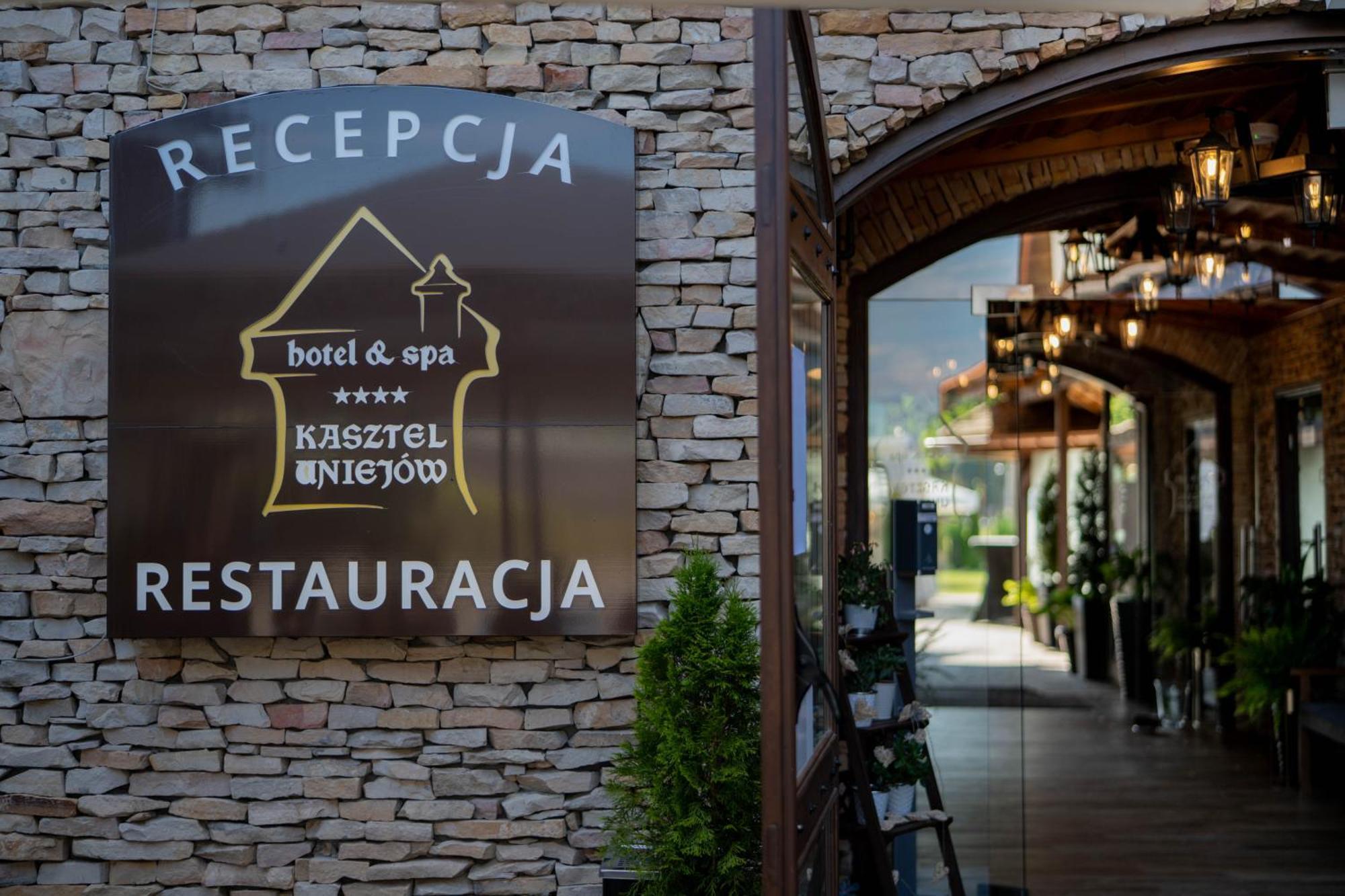 Hotel & Spa **** Kasztel Uniejów Extérieur photo
